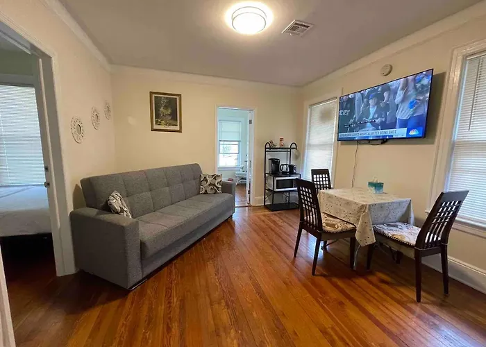 Entire Beautiful 2Br Apartment L. Convenient Location In The Heart Of Queens!